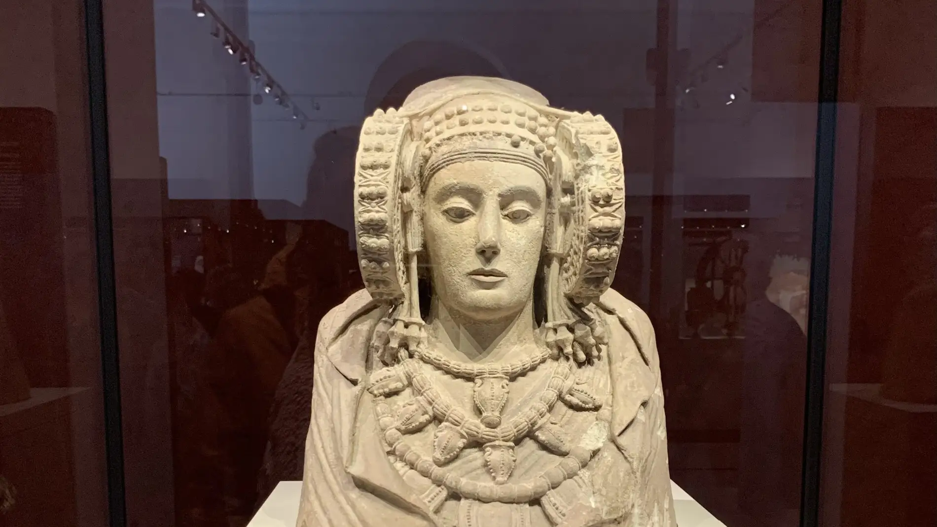 Busto ibérico de la Dama de Elche en el Museo Arqueológico Nacional.
