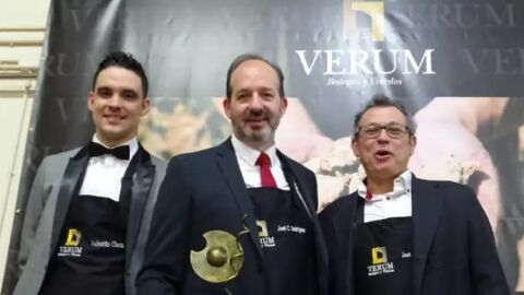 Jos&eacute; Carlos Rodr&iacute;guez (centro), Mejor Sumiller de Castilla La Mancha en 2018