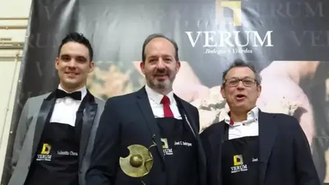 José Carlos Rodríguez (centro), Mejor Sumiller de Castilla La Mancha en 2018 José Carlos Rodríguez (centro), Mejor Sumiller de Castilla La Mancha en 2018
