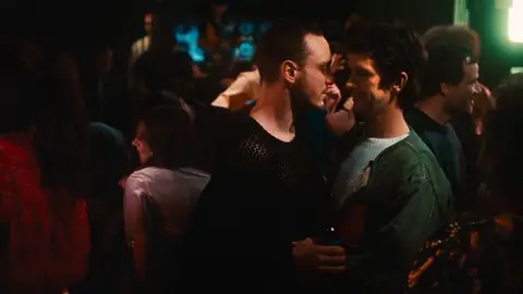Los actores Franz Rogowski y Ben Whishaw, en una imagen promocional de la película 'Passages', de Ira Sachs Los actores Franz Rogowski y Ben Whishaw, en una imagen promocional de la película 'Passages', de Ira Sachs