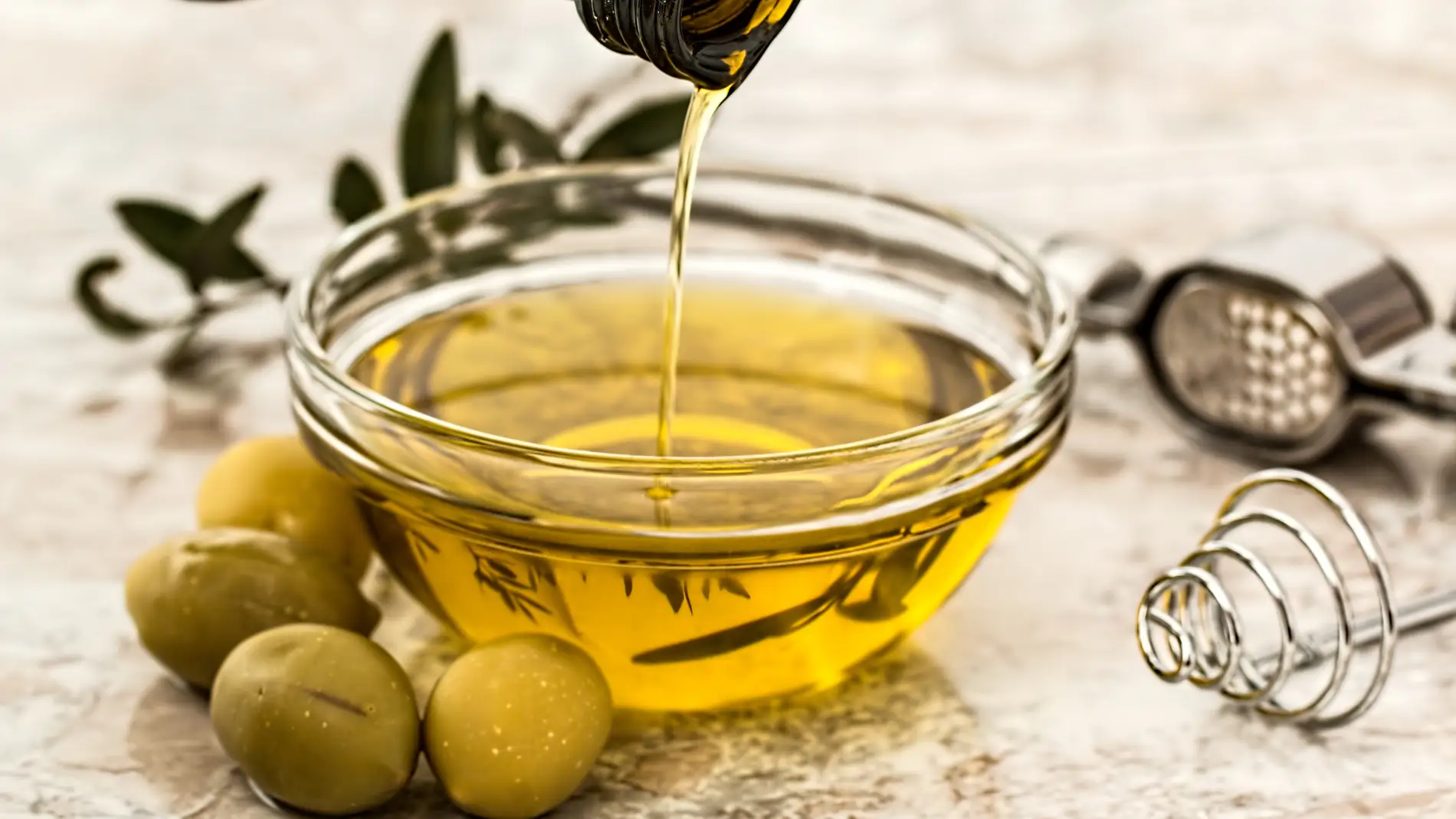 Los 10 aceites de oliva más baratos, según la OCU