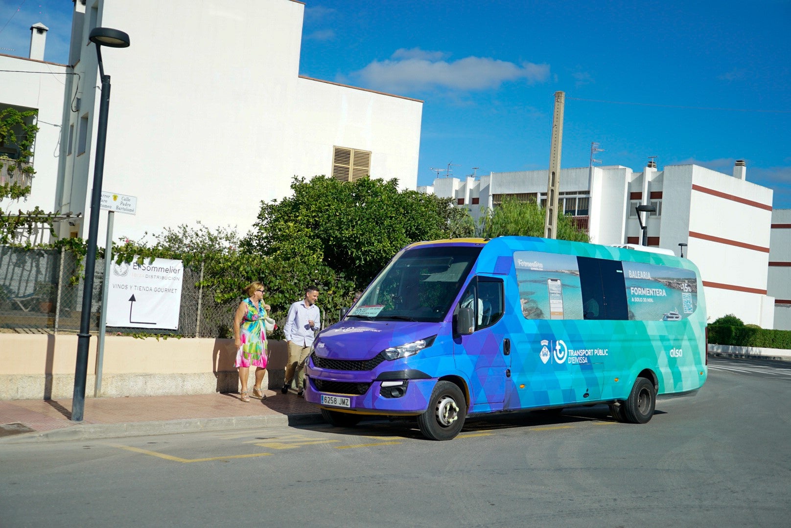 La línea L50 de autobús dará servicio nocturno a Puig d'en Valls durante todo el año La línea L50 de autobús dará servicio nocturno a Puig d'en Valls durante todo el año
