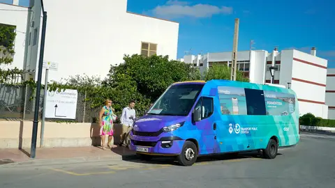 La línea L50 de autobús dará servicio nocturno a es Puig d'en Valls durante todo el año La línea L50 de autobús dará servicio nocturno a es Puig d'en Valls durante todo el año