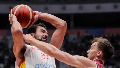 Sergio Llull compite contra Kristers Zorisks Letonia acaricia los cuartos y España necesita ganar a Canadá para viajar a Manila