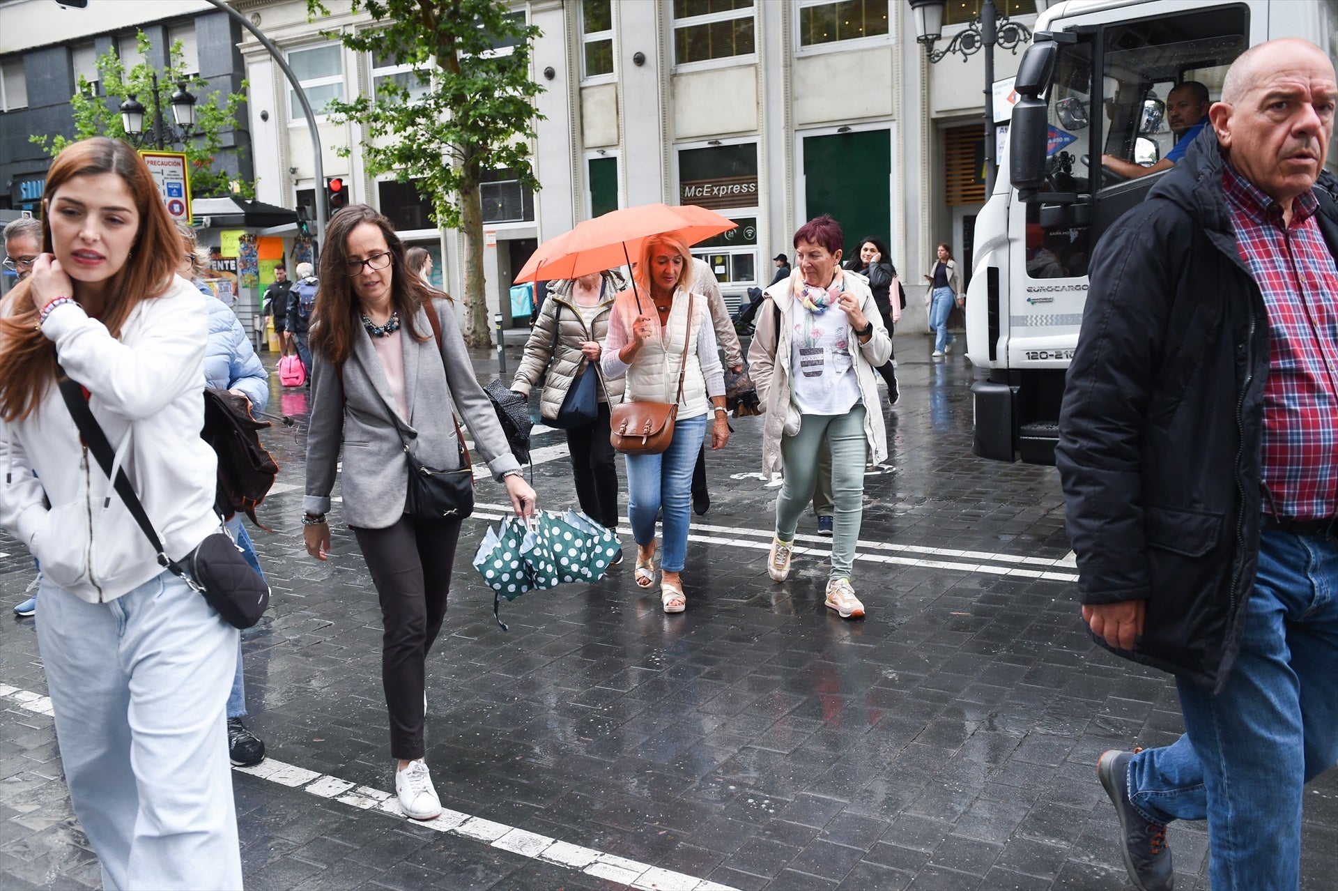La DANA llega a España: Sábado de intensas lluvias y bajada de temperaturas La DANA llega a España: Sábado de intensas lluvias y bajada de temperaturas