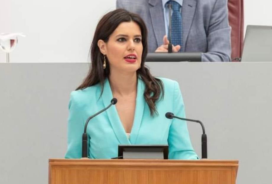 El PP se defiende tras su pacto con Vox en Murcia: "La izquierda no puede dar lecciones" El PP se defiende tras su pacto con Vox en Murcia: "La izquierda no puede dar lecciones"