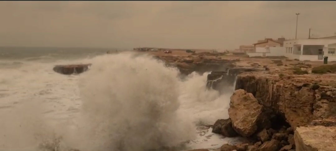 Las imágenes y vídeos de cómo ha afectado la DANA al litoral de la Vega Baja Las imágenes y vídeos de cómo ha afectado la DANA al litoral de la Vega Baja