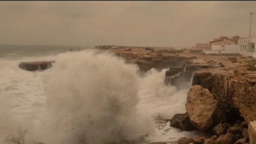 Fuerte oleaje en las Calas de Torrevieja