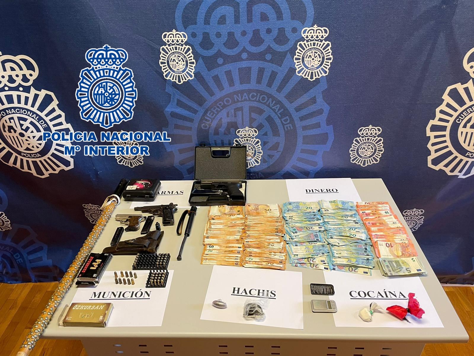 La Policía Nacional desmantela en Elche un piso desde el que se vendía droga que ya fue interceptado el pasado año La Policía Nacional desmantela en Elche un piso desde el que se vendía droga que ya fue interceptado el pasado año