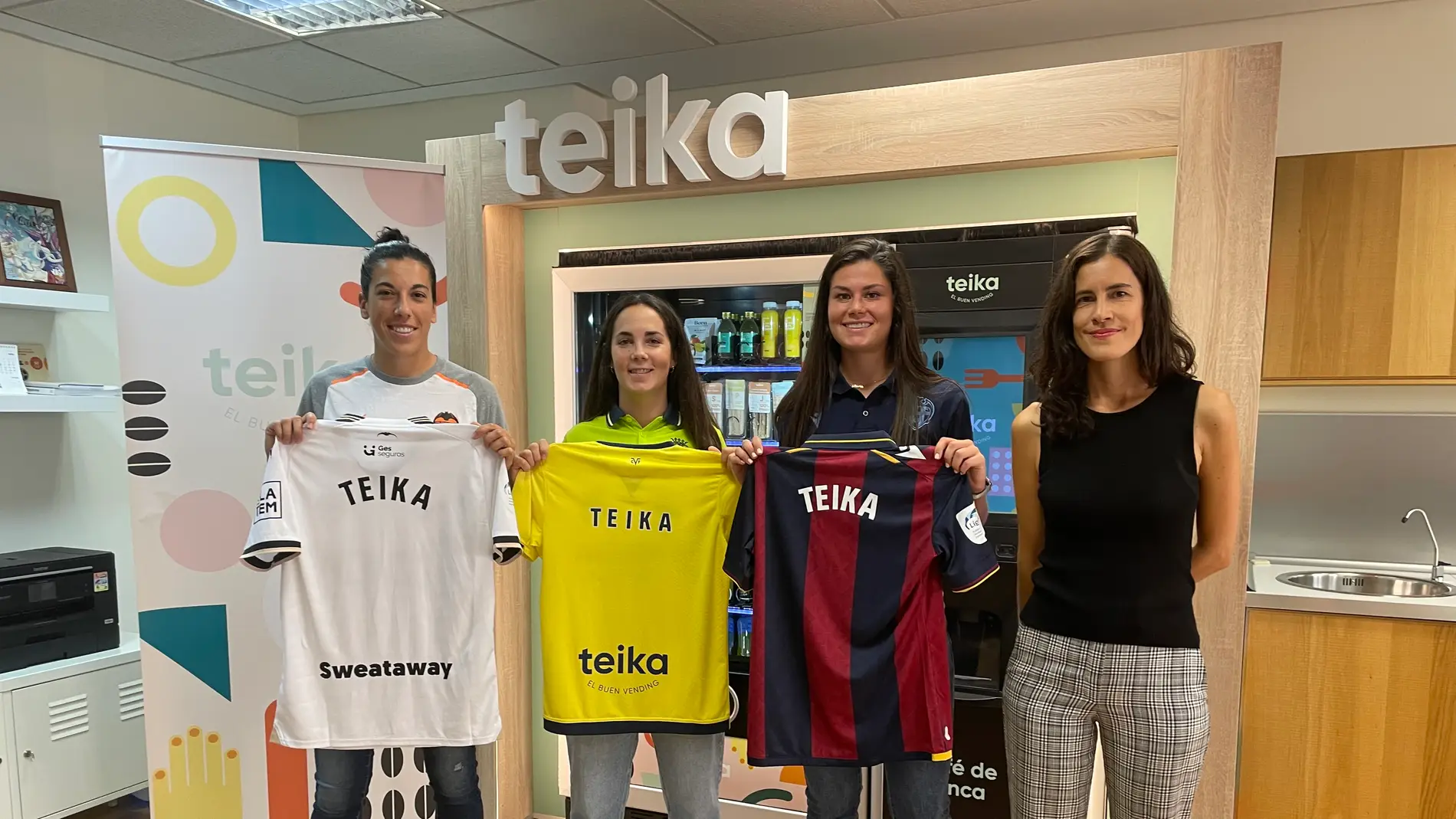 Las capitanas de Valencia, Levante y Villarreal presentan la Liga F en la sede de Teika
