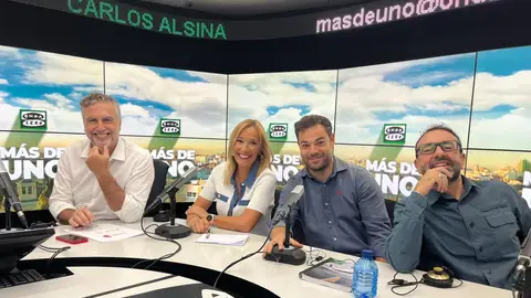 Rocío Martínez, Edu Pidal y Edu García con Carlos Alsina