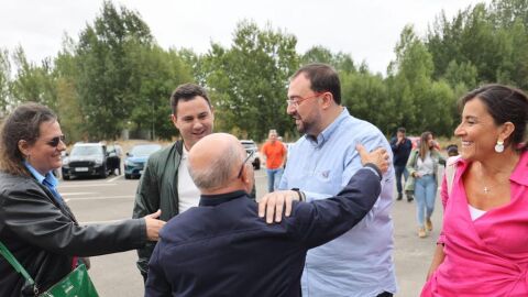 Adri&aacute;n Barb&oacute;n ha asistido a la Fiesta de la Rosa que organiza el PSOE de Sahag&uacute;n.
