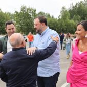 Adrián Barbón ha asistido a la Fiesta de la Rosa que organiza el PSOE de Sahagún.