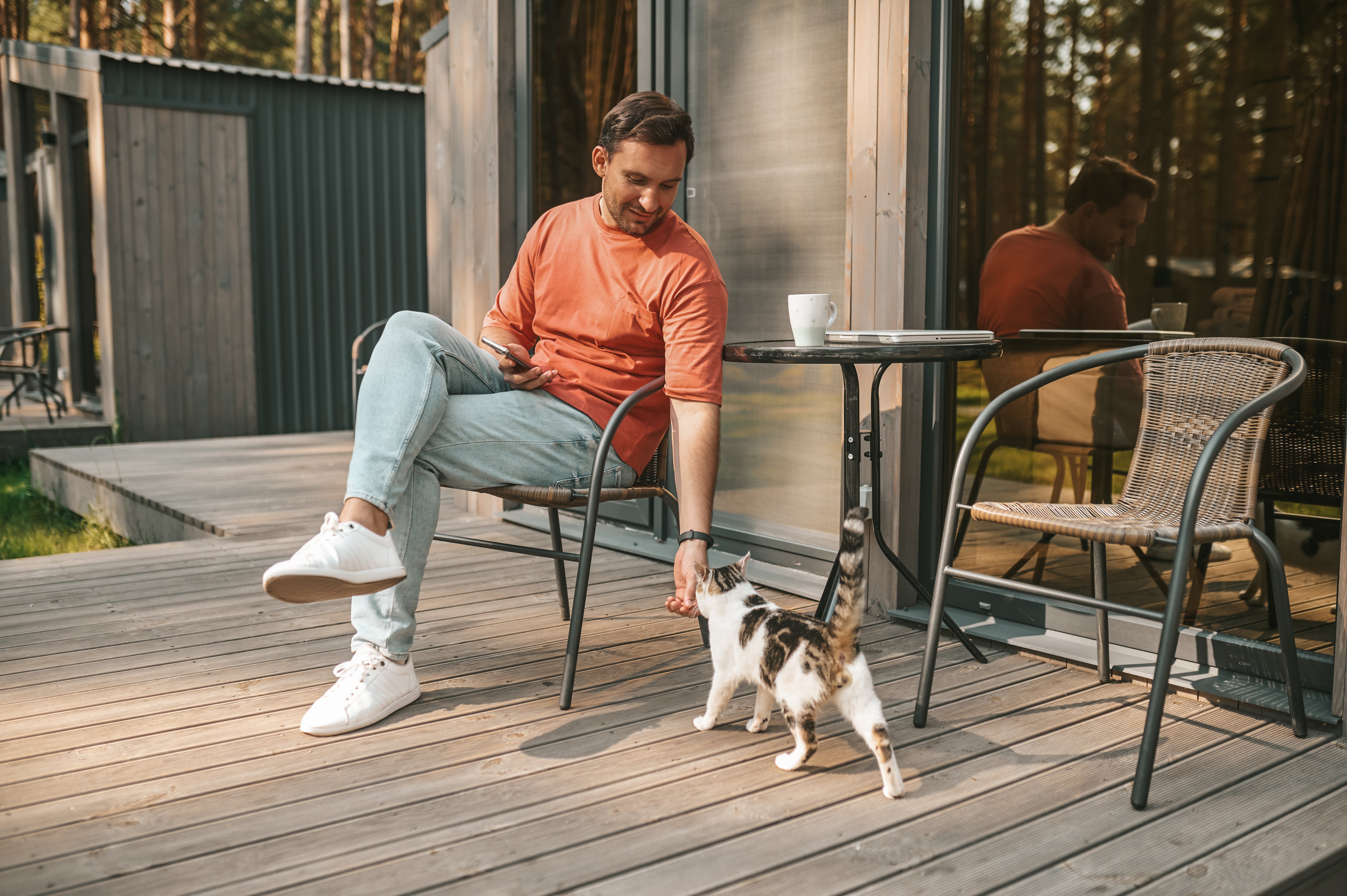 En qué casos está prohibido dejar al perro o gato en la terraza con la nueva ley animal En qué casos está prohibido dejar al perro o gato en la terraza con la nueva ley animal