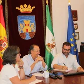 Instantes de la reunión con el alcalde José María Román, María José Batista y Fede Díaz Instantes de la reunión con el alcalde José María Román, María José Batista y Fede Díaz