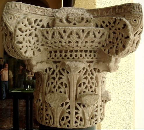 Luciano Municio nos habla de la cerámica árabe que se ha encontrado en la calle Daoiz Luciano Municio nos habla de la cerámica árabe que se ha encontrado en la calle Daoiz