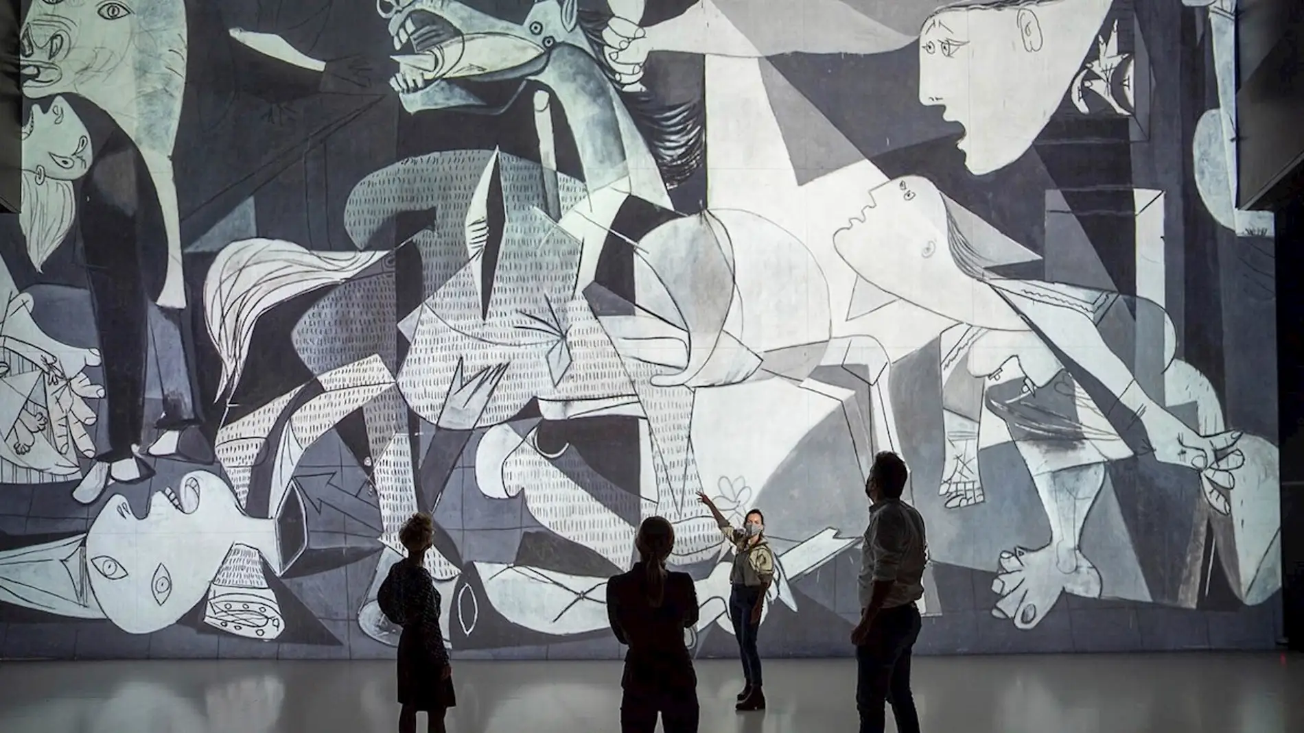 El Reina Sofía retira la prohibición de fotografiar el "Guernica"