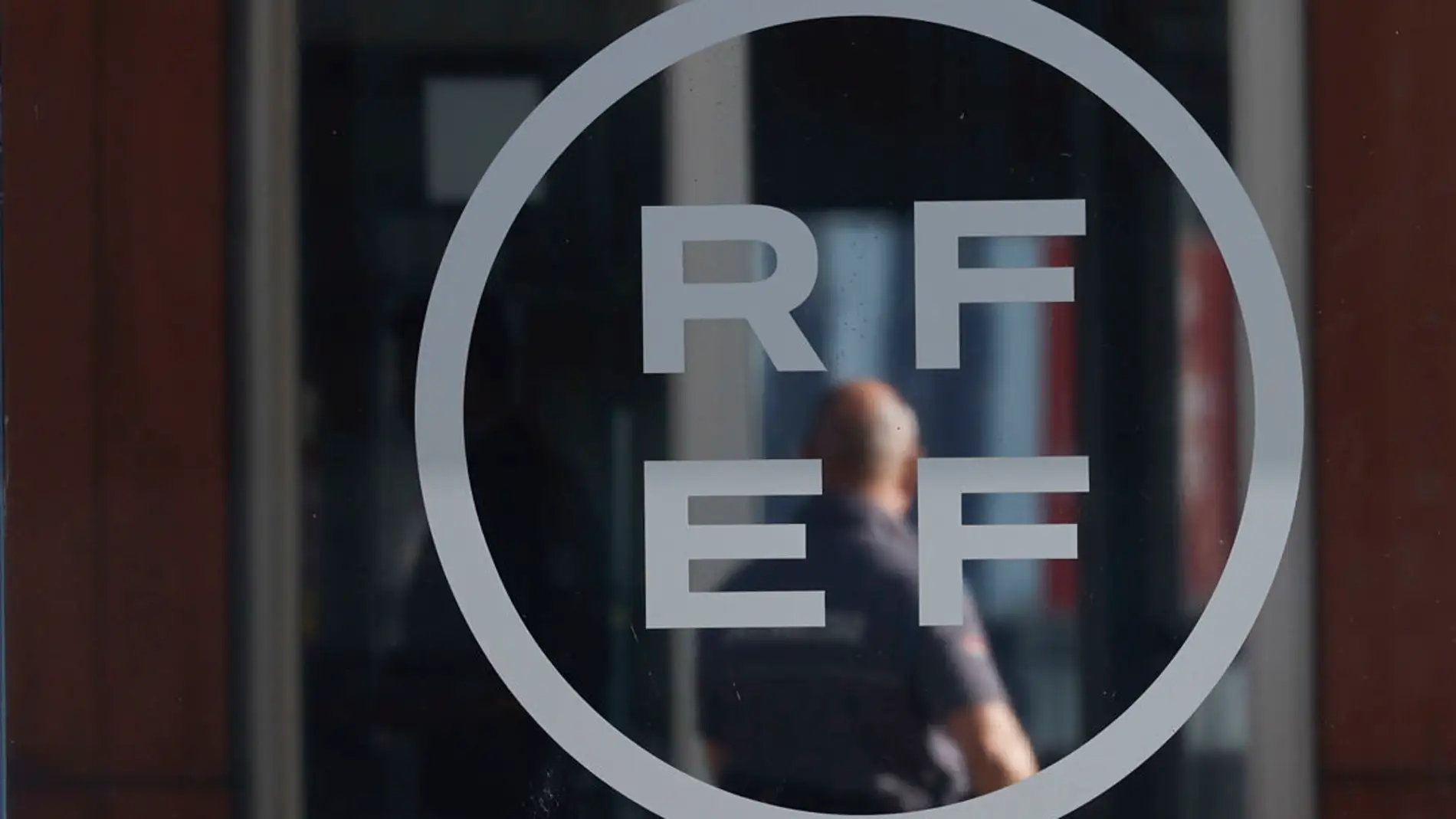  La RFEF pide disculpas al mundo del fútbol por la conducta inapropiada de Rubiales