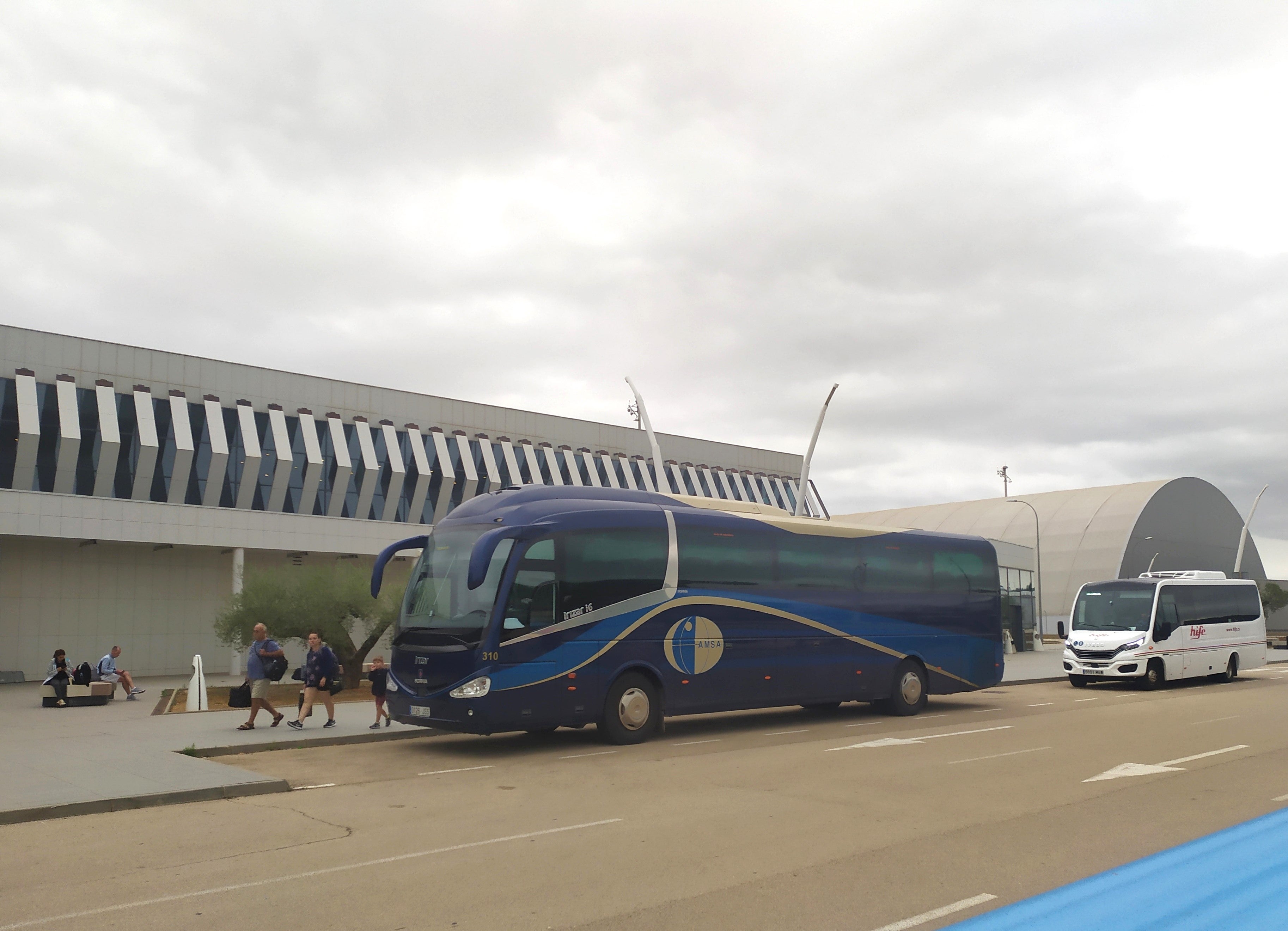 El servicio de autobús del Aeropuerto de Castellón mantiene la conexión con València en septiembre y octubre El servicio de autobús del Aeropuerto de Castellón mantiene la conexión con València en septiembre y octubre