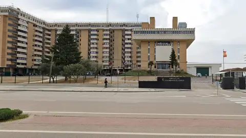 La Guardia Civil investiga al joven por sus maniobras temerarias con la motocicleta. La Guardia Civil investiga al joven por sus maniobras temerarias con la motocicleta.