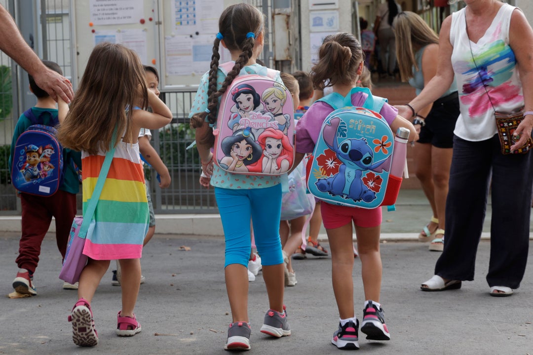 Barbón se compromete a integrar las escuelas en el Principado en un plazo máximo de cuatro años Barbón se compromete a integrar las escuelas en el Principado en un plazo máximo de cuatro años