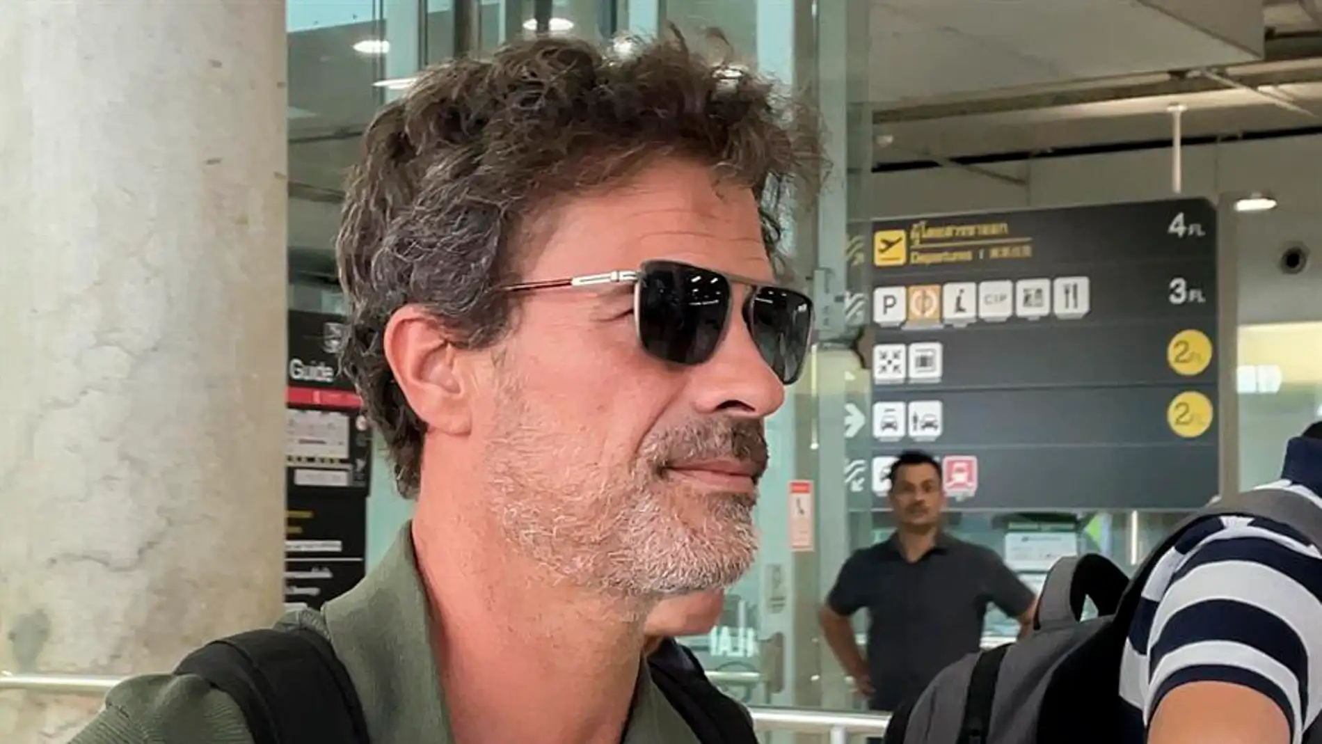 Rodolfo Sancho llega al aeropuerto internacional de Suvarnabhumi en la capital de Tailandia.