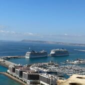 Los cruceros atracan en el Puerto de Alicante 