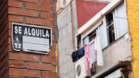 Un cartel de 'Se Alquila'