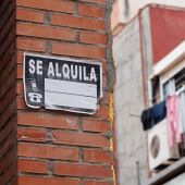 Un cartel de 'Se Alquila'