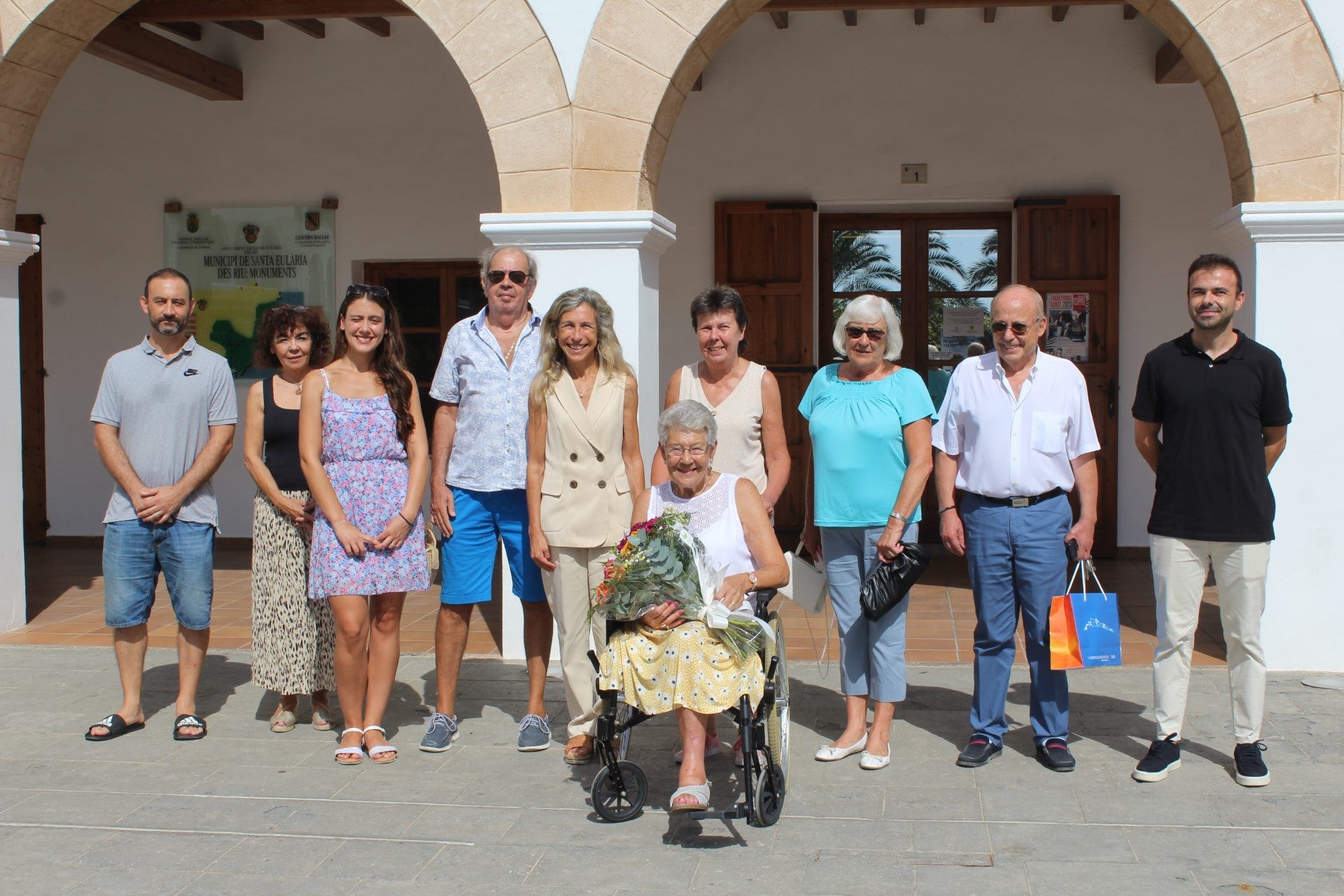 Homenaje por veranear durante casi 4 décadas seguidas en Santa Eulària Homenaje por veranear durante casi 4 décadas seguidas en Santa Eulària