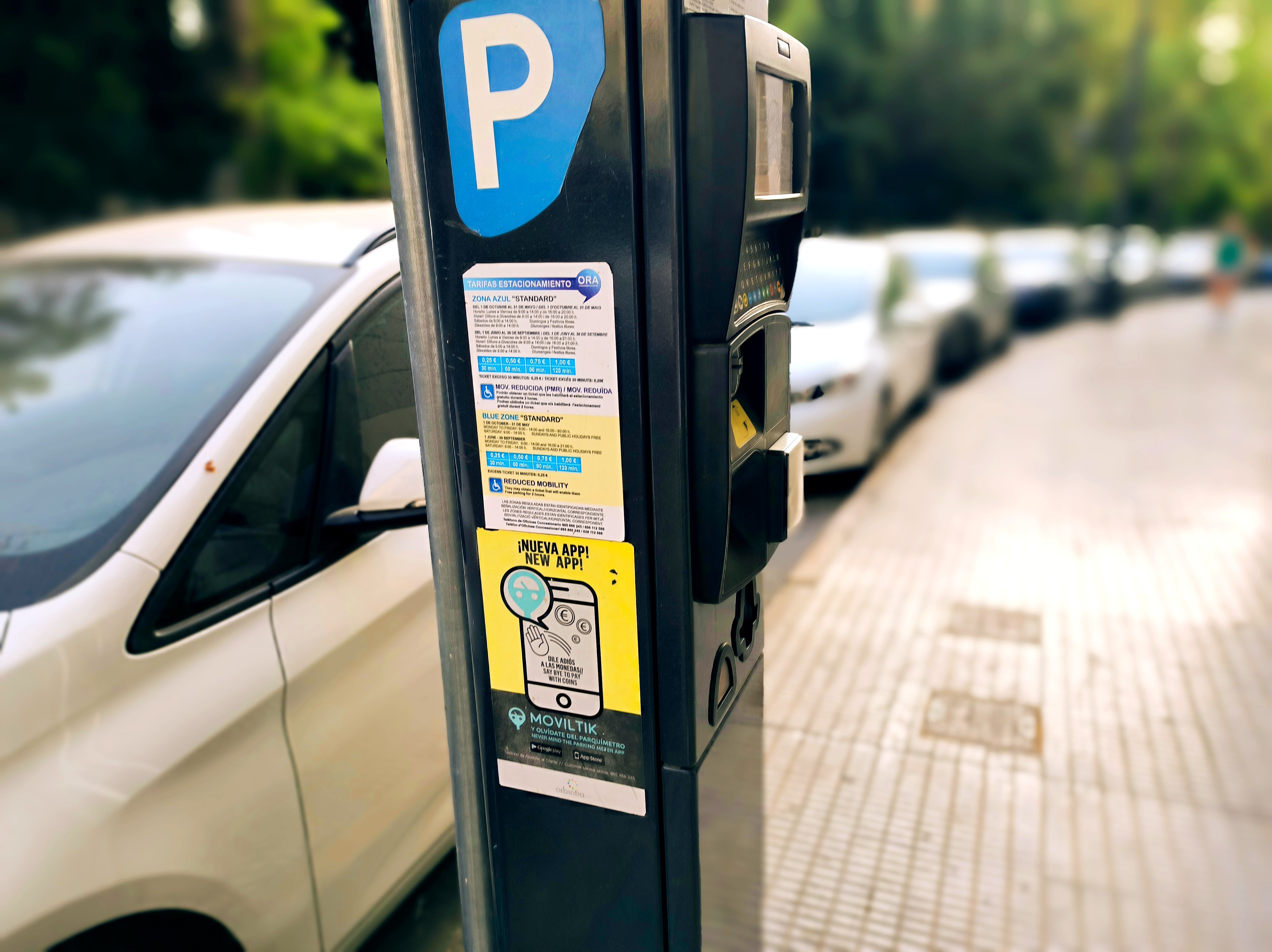 Los usuarios de la Zona Azul de Benidorm siguen pagando de más a través de la aplicación móvil Los usuarios de la Zona Azul de Benidorm siguen pagando de más a través de la aplicación móvil