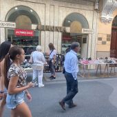 las zonas Comerciales Manteria y Regalado sacan su stock a la calle