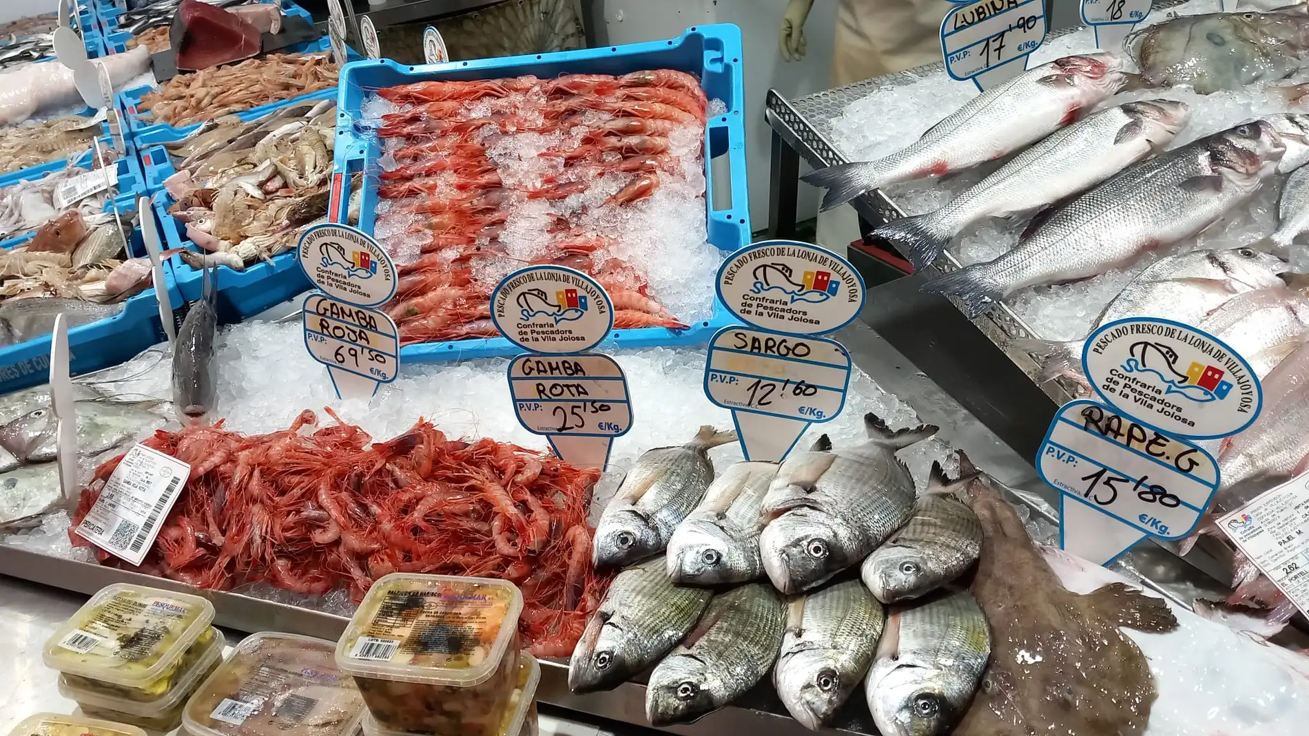 Vuelve el pescado de la lonja al Mercado Municipal de la Vila Joiosa tras la DANA