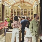 Público en la biblioteca de la RSEEAP en la pasada Noche en Blanco