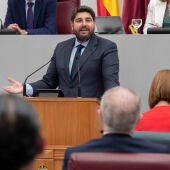 López Miras durante el debate de investidura en el parlamento murciano