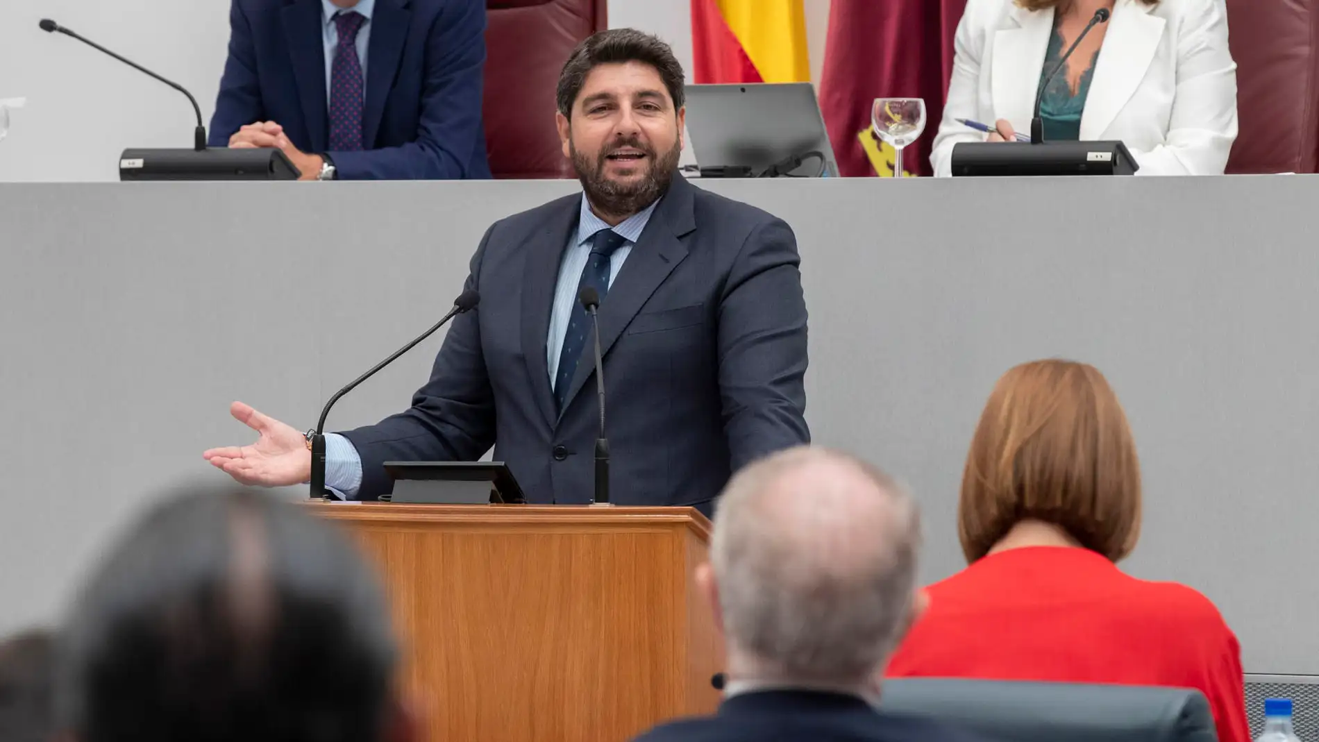 López Miras durante el debate de investidura en el parlamento murciano