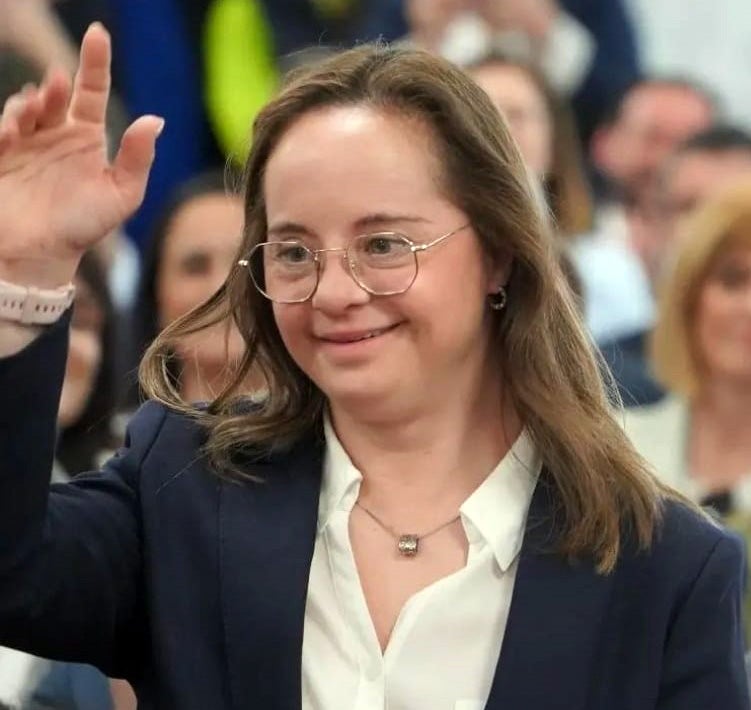 Mar Galcerán, la primera diputada con síndrome de Down Mar Galcerán, la primera diputada con síndrome de Down