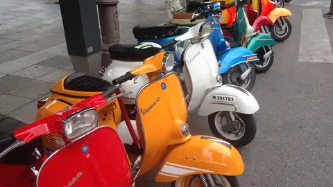 El Vespa Club Alcalá celebra su octavo evento anual este fin de semana Concentración de vespas en la Plaza de Cervantes de Alcalá de Henares