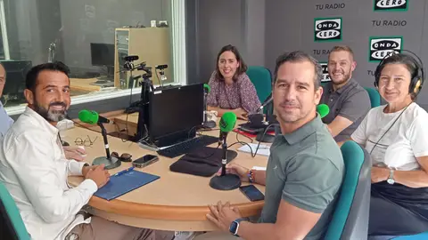 El profesor José Ruiz; Jose Navarro, Samuel Ruiz, Esther Díez, Jose Navarro, Mariano Valera y Mayte Vilaseca El profesor José Ruiz; Jose Navarro, Samuel Ruiz, Esther Díez, Jose Navarro, Mariano Valera y Mayte Vilaseca