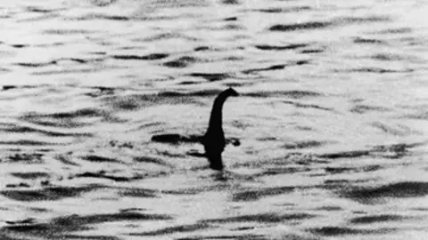 La icónica imagen falsa del monstruo del Lago Ness La icónica imagen falsa del monstruo del Lago Ness
