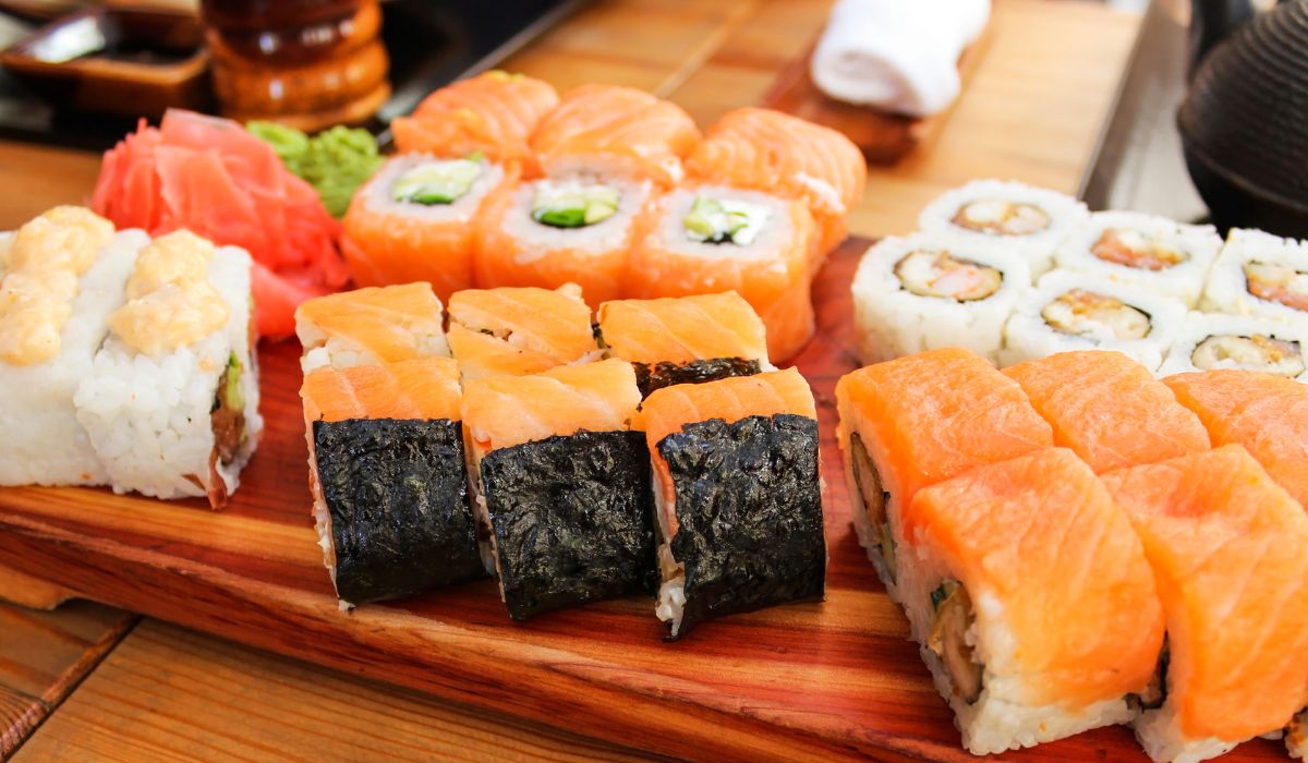 Maki, uramaki, nigiri, sashimi... Maki, uramaki, nigiri, sashimi...
