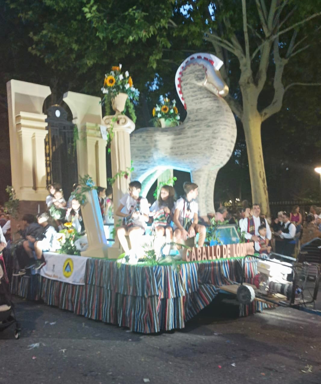 La carroza “Caballo de Lodares” gana el primer premio de la Cabalgata de Feria 2023 La carroza “Caballo de Lodares” gana el primer premio de la Cabalgata de Feria 2023