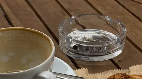 Los turistas británicos amenazan con «ir a otro sitio» debido a las nuevas leyes españolas sobre el tabaco Los turistas británicos amenazan con «ir a otro sitio» debido a las nuevas leyes españolas sobre el tabaco