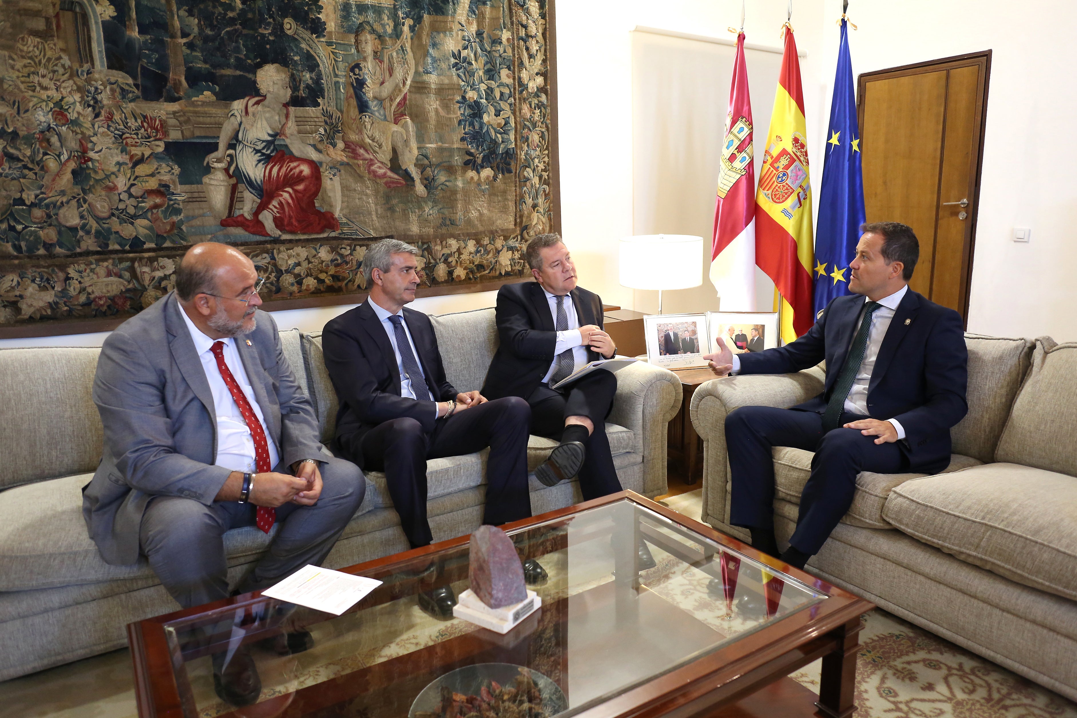 Agilizar la llegada del AVE y el POM, compromisos sellados entre el Gobierno regional y el alcalde de Toledo Agilizar la llegada del AVE y el POM, compromisos sellados entre el Gobierno regional y el alcalde de Toledo