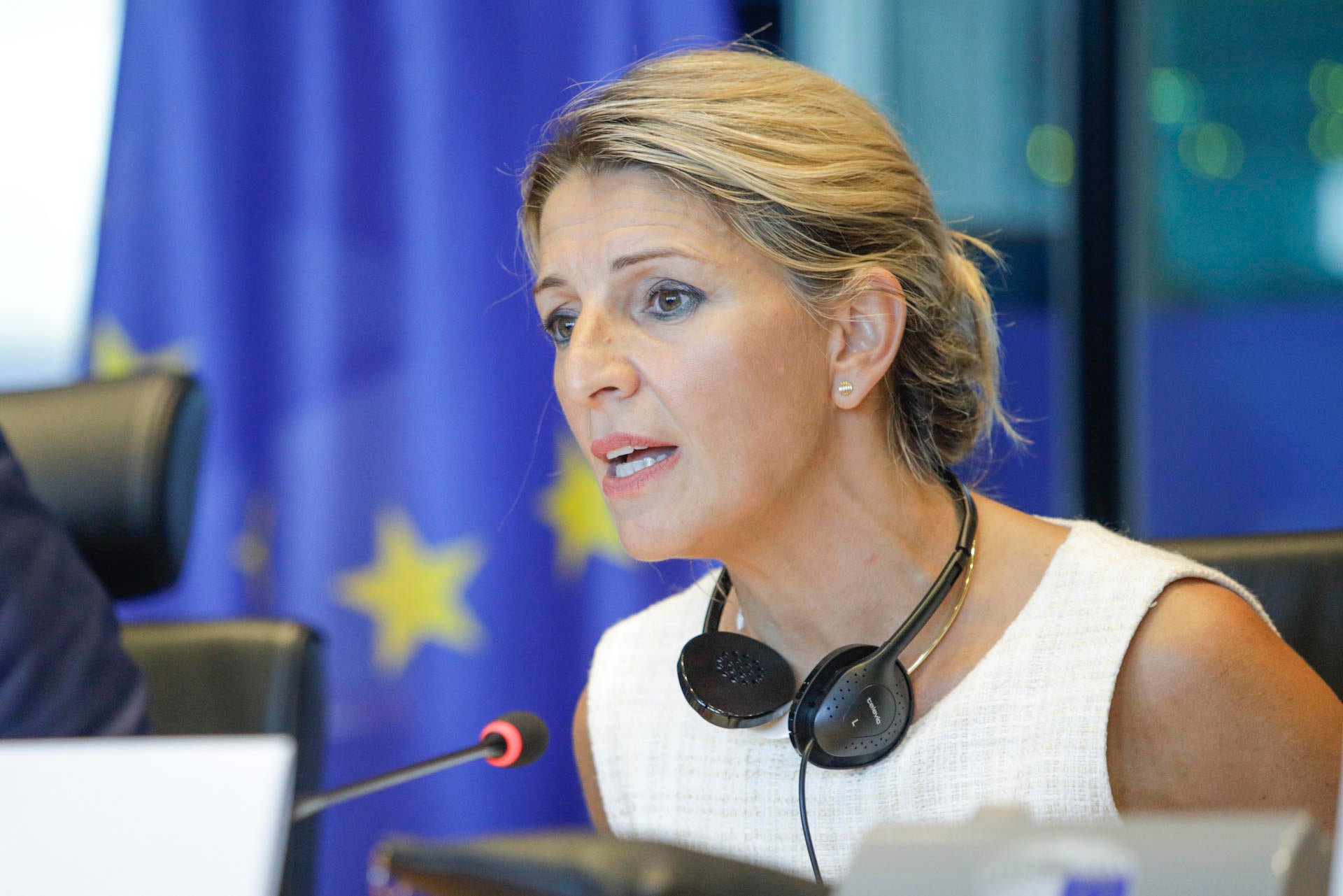 Yolanda Díaz muestra a Calviño su rechazo a la entrada Saudí en Telefónica: "Trabajaré para que no se produzca" Yolanda Díaz muestra a Calviño su rechazo a la entrada Saudí en Telefónica: "Trabajaré para que no se produzca"