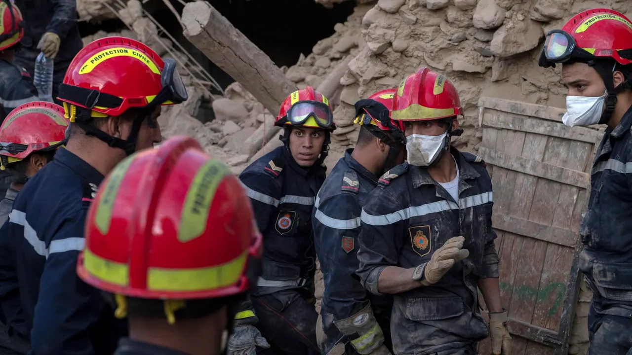 Rescatistas en el terremoto de Marruecos