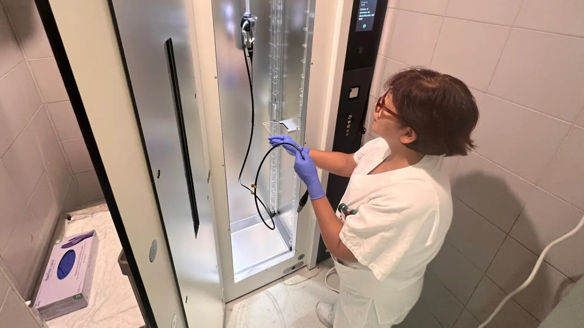 El hospital de Torrevieja incorpora una nueva plataforma automatizada de alta desinfección 