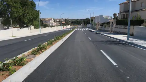Calpe inyecta un millón de euros más al tramo 6 del vial J para adaptarlo a las exigencias de la Confederación hidrográfica del Júcar Calpe inyecta un millón de euros más al tramo 6 del vial J para adaptarlo a las exigencias de la Confederación hidrográfica del Júcar