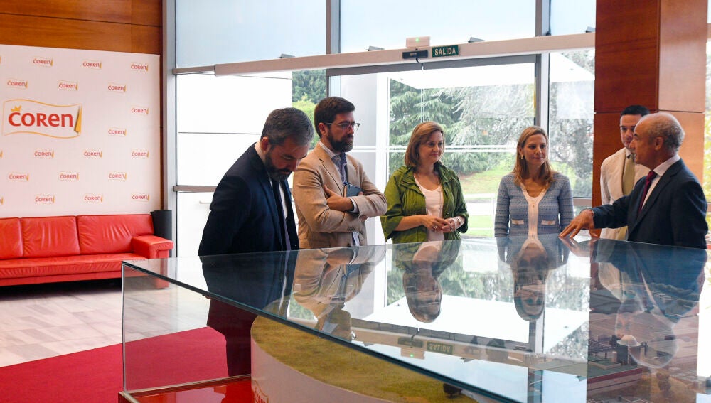 Visita de Elena Rivo a instalaciones del Grupo Coren