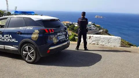 La Policía Nacional detiene en Benidorm a un varón por el presunto hurto de tres teléfonos móviles de alta gama La Policía Nacional detiene en Benidorm a un varón por el presunto hurto de tres teléfonos móviles de alta gama